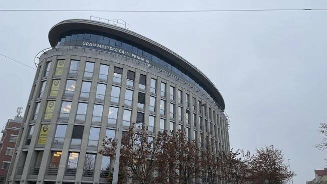 Pražská část rozdělila zakázku a obešla zákon. Soud jí potvrdil pokutu