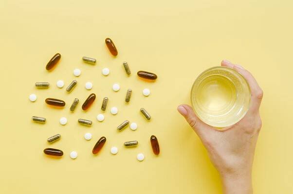 Víte, kdy a jak užívat důležité minerály a vitamíny? Ranní porce prášků není ideální řešení