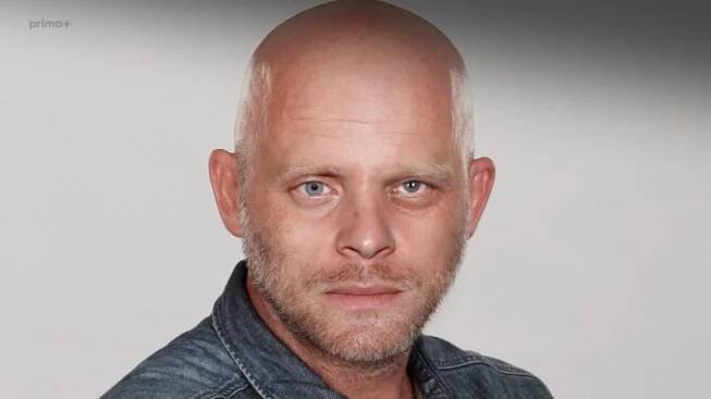 Jakub Prachař jako Fantomas i Kojak. Takhle mu to sluší s pleší