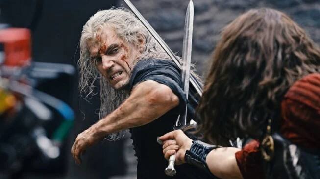 Henry Cavill ukázal bolestivé zranění, kvůli kterému se odložil Highlander