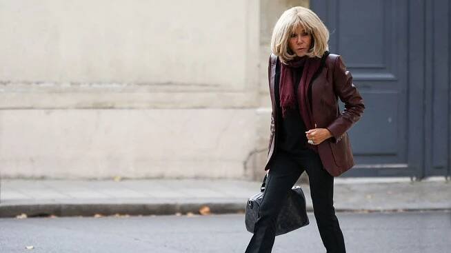 Módní inspirace podle Brigitte Macron. Vsaďte na bordó a oblékněte se jako první dáma Francie!