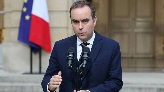 Lecornu podal demisi, za pět dní ho Macron opět jmenoval premiérem