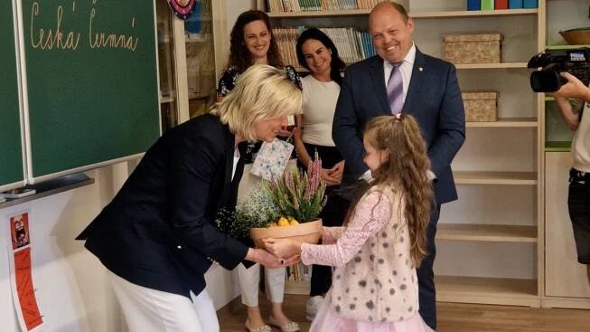 Eva Pavlová zavítala do malotřídky u hranic s Polskem