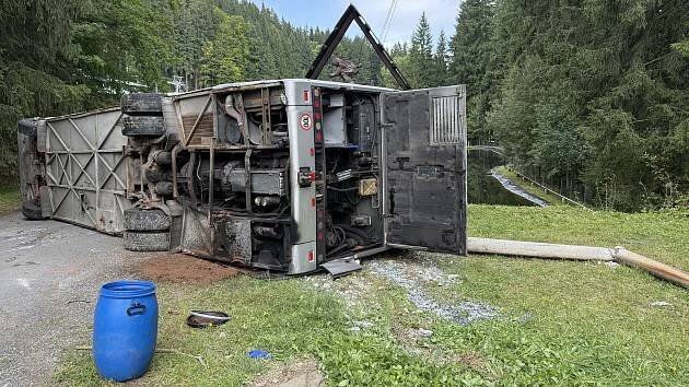 Autobus převrácený v Beskydech několik týdnů předtím nedobrzdil na dálnici