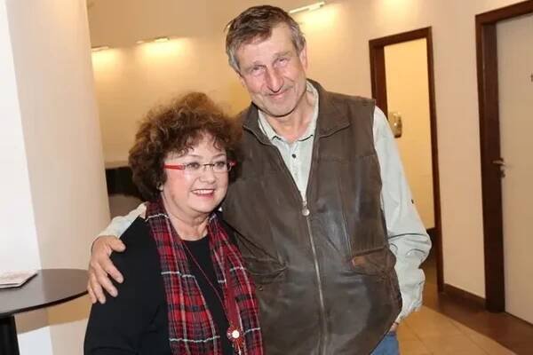 Boušková je zpět z nemocnice. Vydra během její nepřítomnosti řešil trýznivou událost, potkala ho smrt