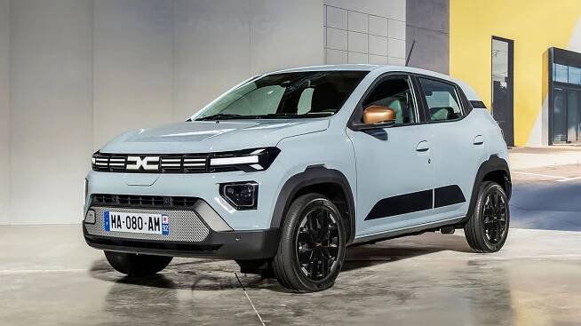 Teď už se jí přestanete smát? Elektrická Dacia Spring dost posílila, rychlejší je i nabíjení