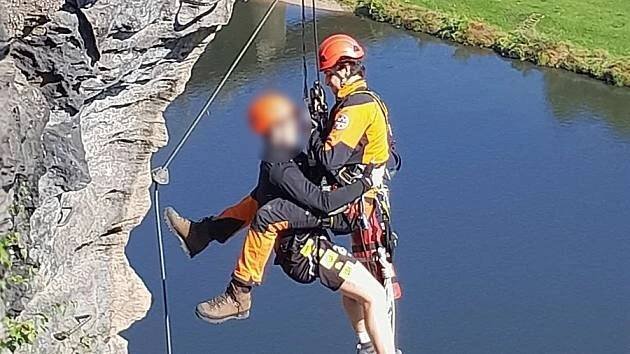 Hasiči zachraňovali lezce z ferraty v Děčíně. Praskla mu záchranná brzda