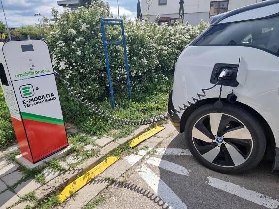 Evropský elektromobil jako snaha zachovat si tvář. Ale bude to chtít méně regulací