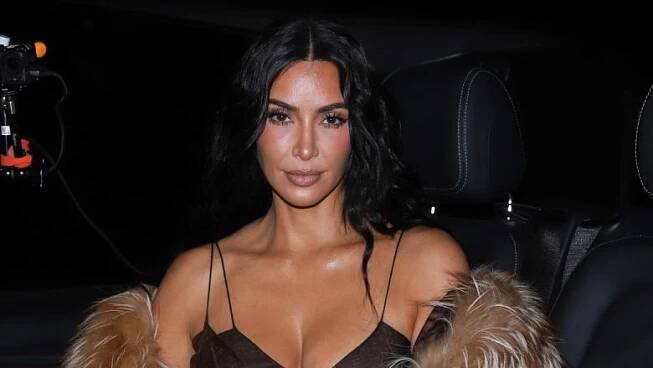 ŽENA-IN - Kim Kardashian překvapila radikální změnou účesu. Její nový střih je velkým trendem podzimu 2025