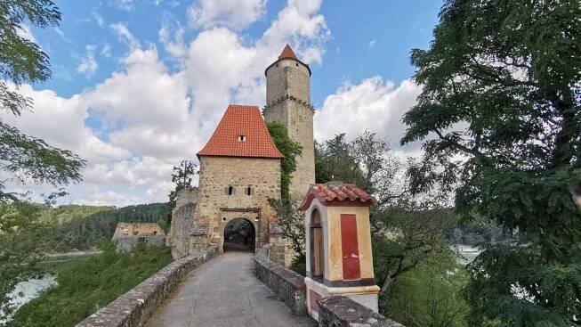 Na Zvíkov s rodinou – hrad, voda a pohoda