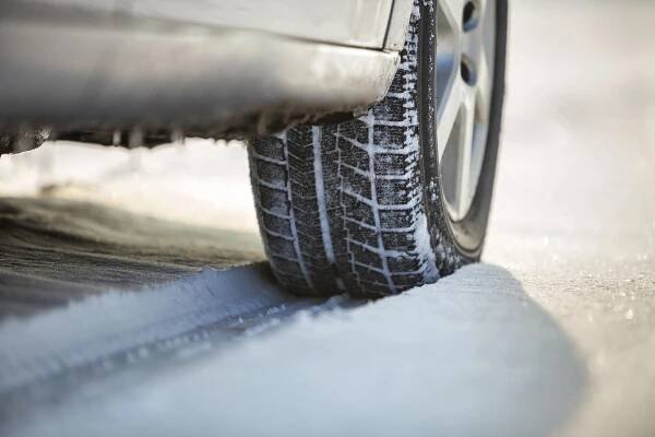 Test zimních pneumatik 225/45 R17 pro sezónu 2025/26