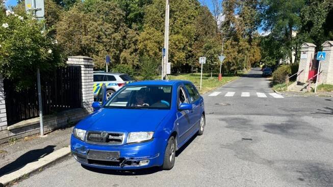 V ulici Fibichova v Příbrami se ve středu dopoledne střetla dvě auta