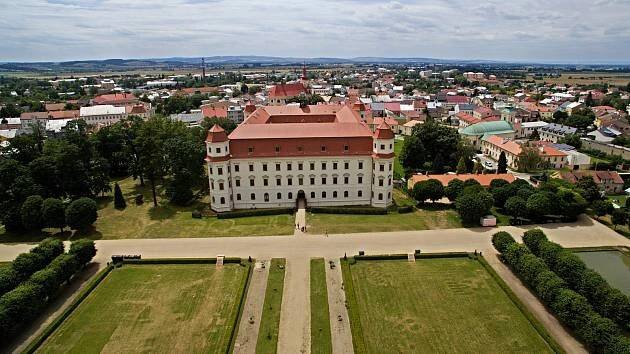 V zámecké zahradě v Holešově lidé uvidí pohyblivé modely aut, lodí i tanků