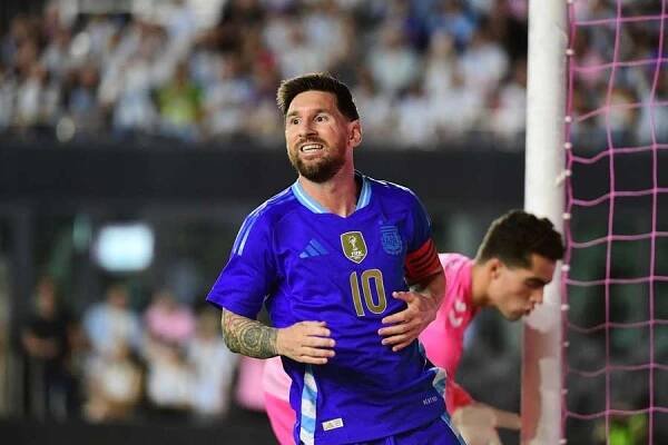 Messi dvěma asistencemi pomohl Argentině k demolici Portorika. Překonal rekord Neymara
