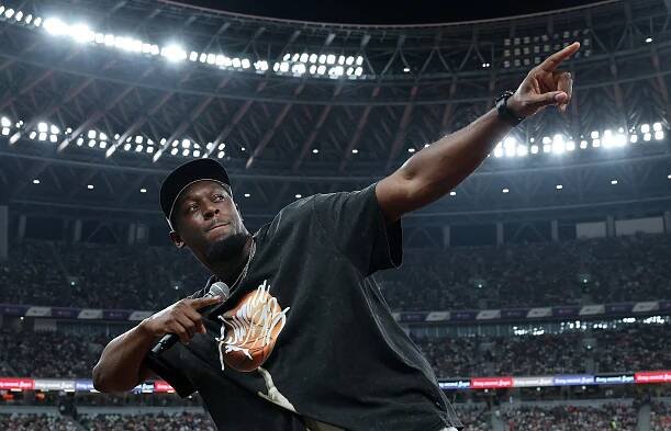 Když jdu do schodů, zadýchávám se, přiznal král Bolt. Užíval si zaplněný stadion