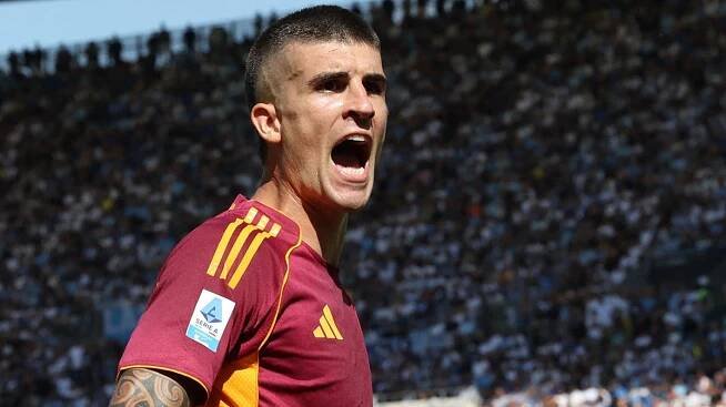 Fotbalisté AS Řím v městském derby v italské lize porazili Lazio