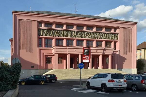 Končí opravy Městského domu kultury v Sokolově. Stihly se před stoletým výročím existence budovy