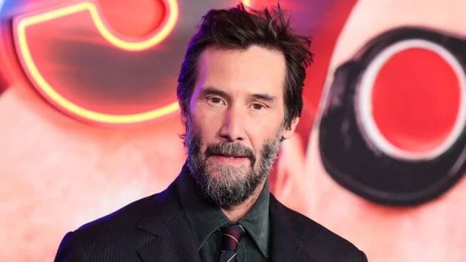 Ochranka Keanu Reevese srazila na zem dotěrnou fanynku. Jsem tvá žena, křičela