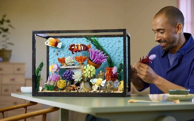 Konečně rybičky, o které se nemusíte starat! LEGO akvárko je plné tropické nádhery a hýbe se jako živé