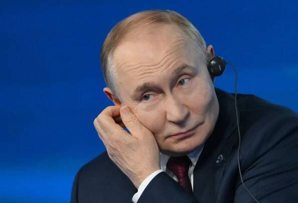 Bodají nás do srdce, burcují po útocích ruští blogeři. Putin rozsah průšvihu tají
