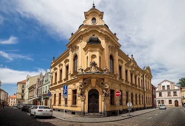 V centru Hradce Králové archeologové objevili dřevěný chodník ze 13. století