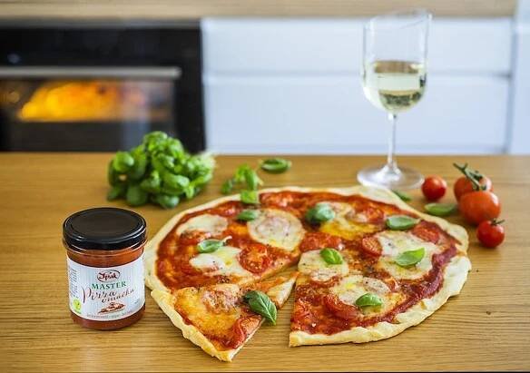 Italská pizza Margherita je královnou všech pizz