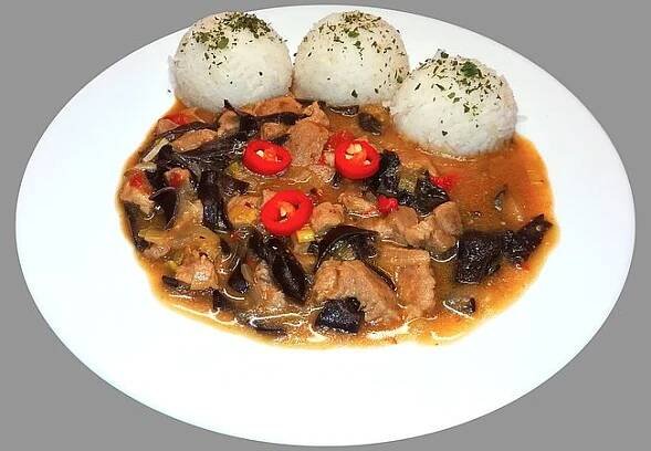 Recept na pikantní vepřové maso na houbách