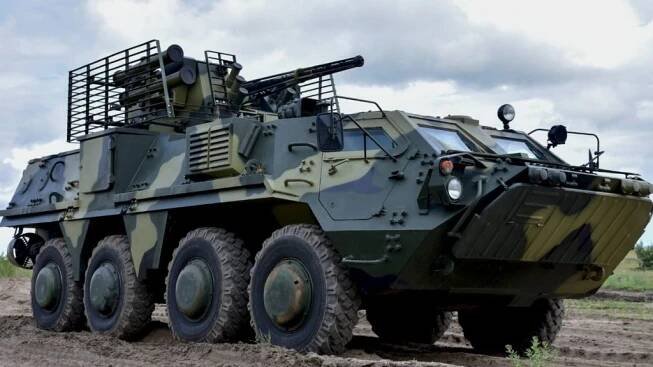 Video: Ukrajinští výsadkáři zariskovali a stříleli z BTR-4 na ruský tank T-72B3. Neublížili mu, tak se pomstili na BMP-1