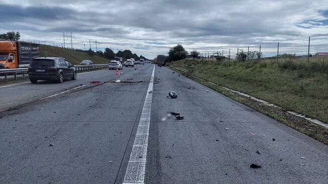 Na 172. km D1 směr Brno zasahují hasiči u nehody osobního a...