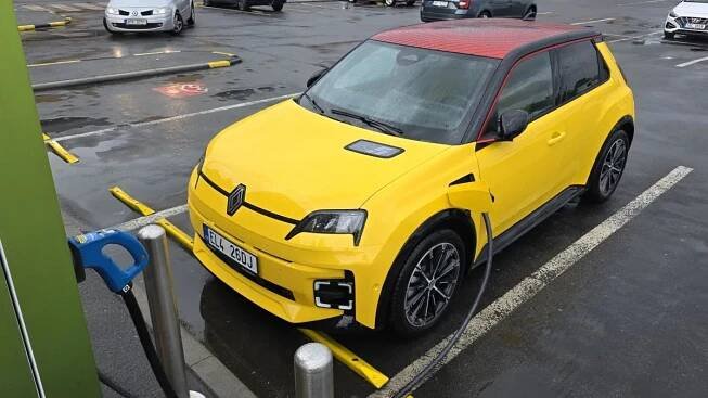 Německo od roku 2026 znovu spustí dotace na elektromobily. Až sto tisíc dostanou i kupující ojetin