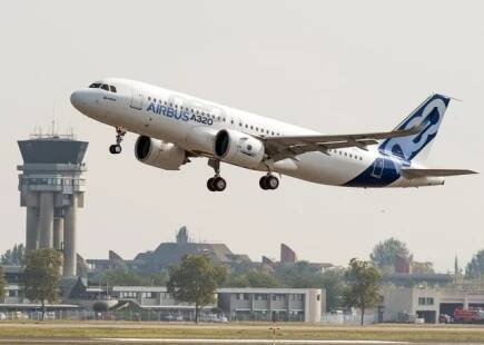 Airbus A320 je nejprodávanějším letadlem na světě, předstihl Boeing 737
