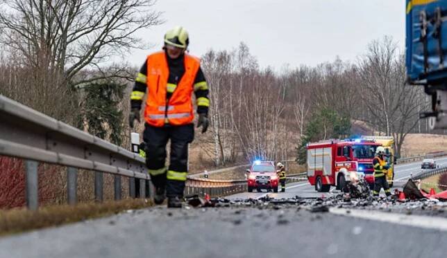 Dvě nehody na D10 u Příšovic blokují provoz na dálnici