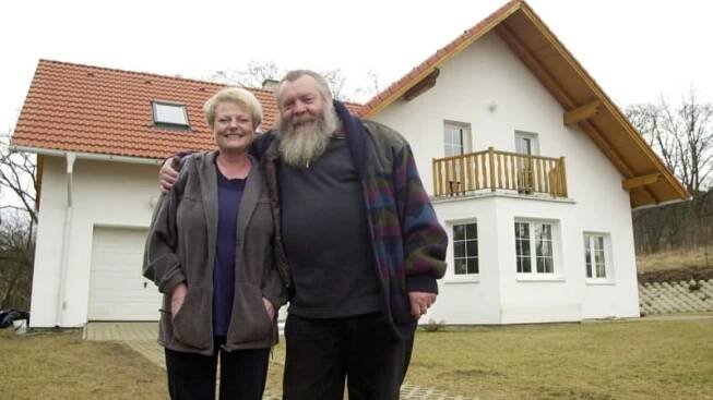 Ivo Pešák se s manželkou oženil dvakrát. Denně vypil 20 piv, zemřel na operačním sále