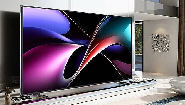 Největší TV na trhu: Hisense UX 116" RGB-MiniLED