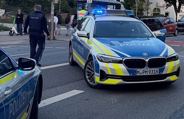 Policejní manévry v Mnichově během Oktoberfestu: Úmyslně založený požár domu a jeden mrtvý