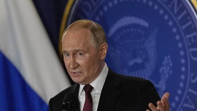 Nejsou důkazy, že by Putin chtěl jednat o míru na Ukrajině, řekl šéf MI6