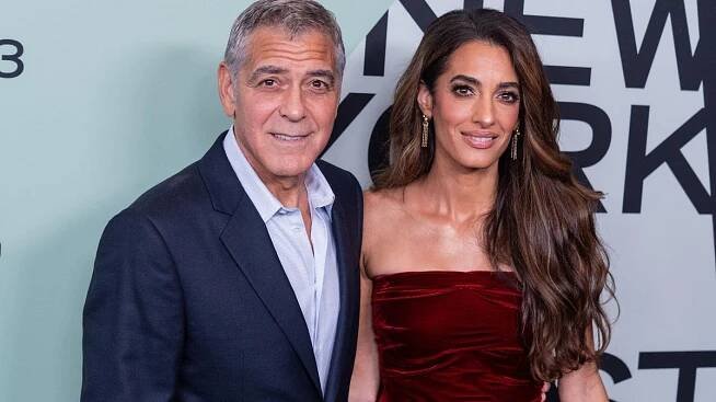 Amal Clooney ostříhala svou hřívu: Proměnou se chlubil její kadeřník, ale zlí jazykové tvrdí, že teď vypadá mužně