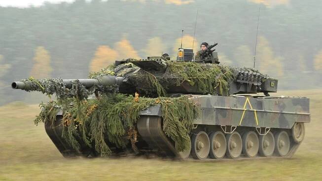 Video: Rusové vlákali ukrajinskou kolonu vedenou Leopardem 2 do pasti a pohřbili ji. Zřejmě vrtulníky nebo dělostřelectvem