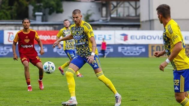 Zlín přečkal velké šance Dukly, alespoň bod zachránil stoper Černín z penalty