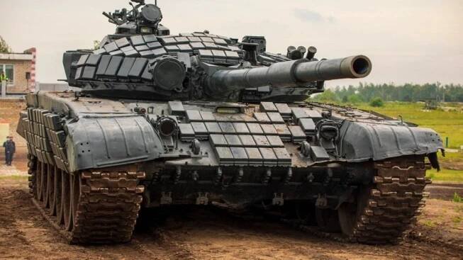 Video: Mají řidiči tanků vyšší šanci na přežití? Z hořícího ruského T-72 utekl pouze on, ostatní vojáky nechal uvnitř