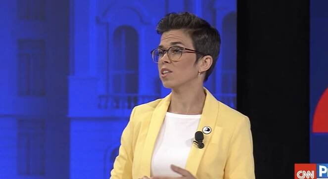 Piráti rostou a Olga taky! Ve studiu si pomohla bílou stoličkou