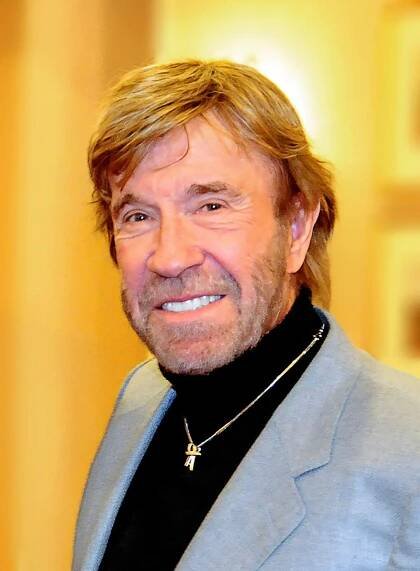 Víme první: Šušká se, že do Prahy míří legendární Chuck Norris. Co tady bude dělat?