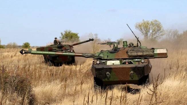 Video: Rusové zničili ukrajinský stíhač tanků AMX-10RC z Francie. Zprvu minuli, ale podruhé mířili zcela přesně