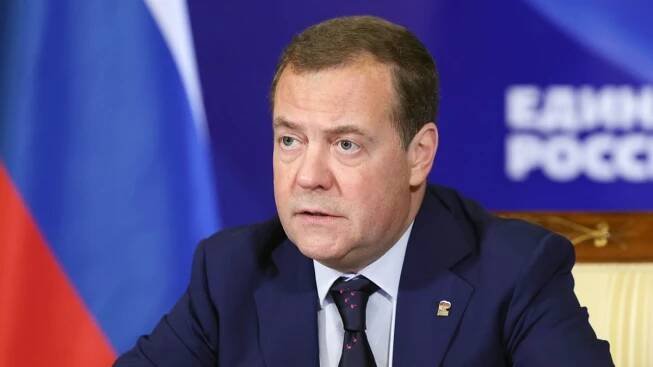 Medveděv nevylučuje válku Ruska s Evropou. Zmínil zbraně hromadného ničení