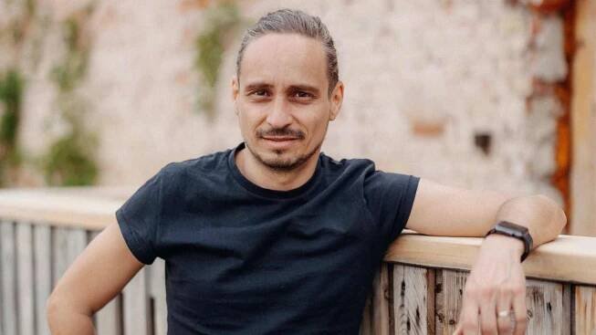 Bratrovi herce Mádla scházelo ke křeslu ve Sněmovně pár desítek hlasů