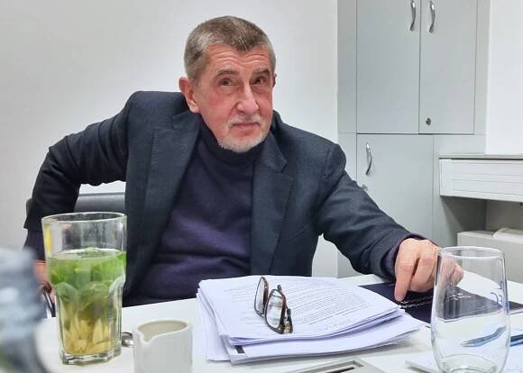 Komentář: Proč si chce Babiš nechat zdravotnictví?