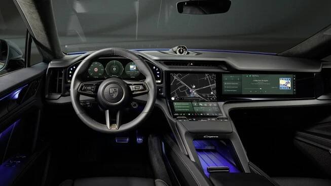 Elektrické Porsche Cayenne odhaluje kabinu s obřími displeji