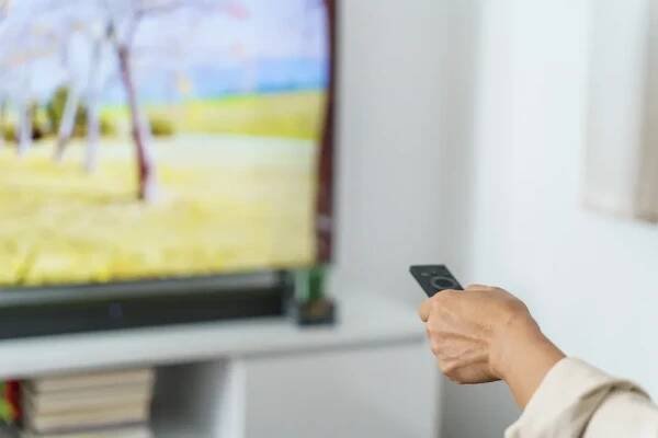 Netflix spustíte i na 15 let staré televizi, co máte doma. Nepotřebujete Smart TV ani žádné chytré krabičky