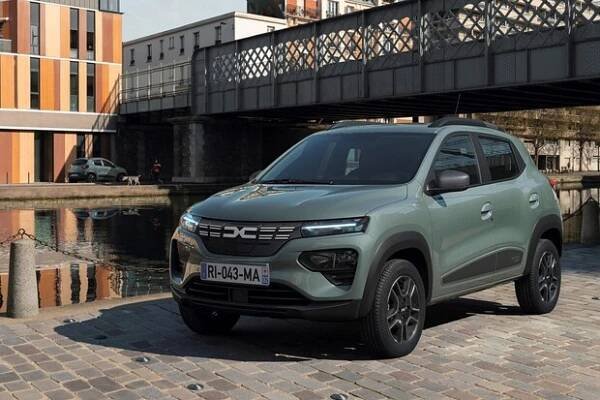 Dacia uvádí podstatná vylepšení pro model Spring. Doslova se vykoupal v živé vodě