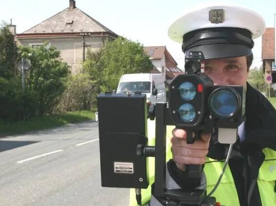 Řidičák si udělal už v 17 letech, ale hned po plnoletosti o něj přišel. Noha na plynu mu ztěžkla až moc